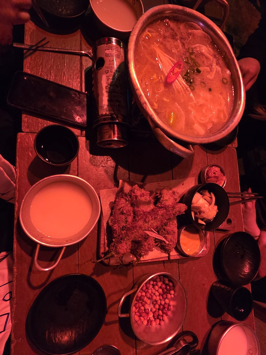 kphk42's tweet photo. 홍대! https://t.co/o6jGH4fmfr