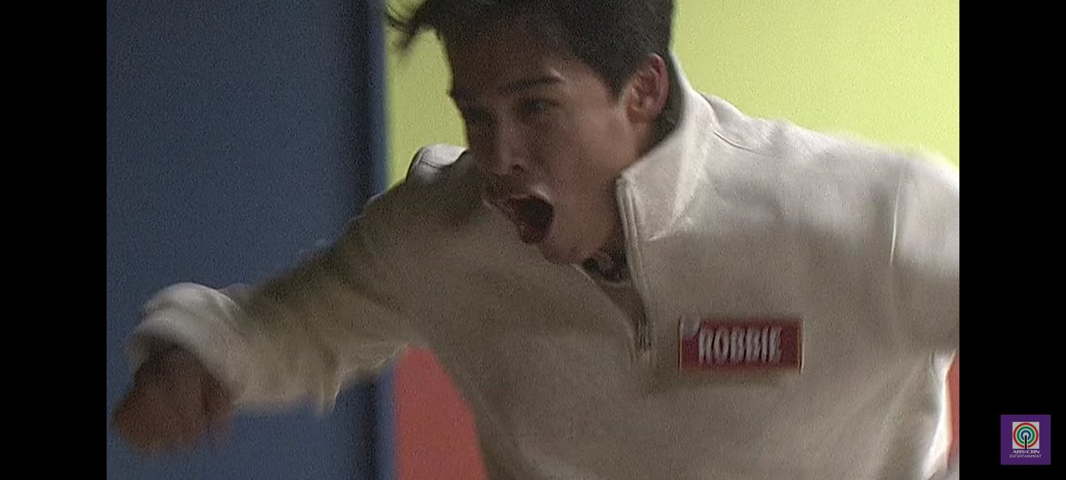 Xsplook1's tweet photo. HAHAHHAHAHAHA SOBRANG GWAPO PARIN MAGULAT!!! #PBBCollab3TrickOrTreat https://t.co/DkguFTEXrS