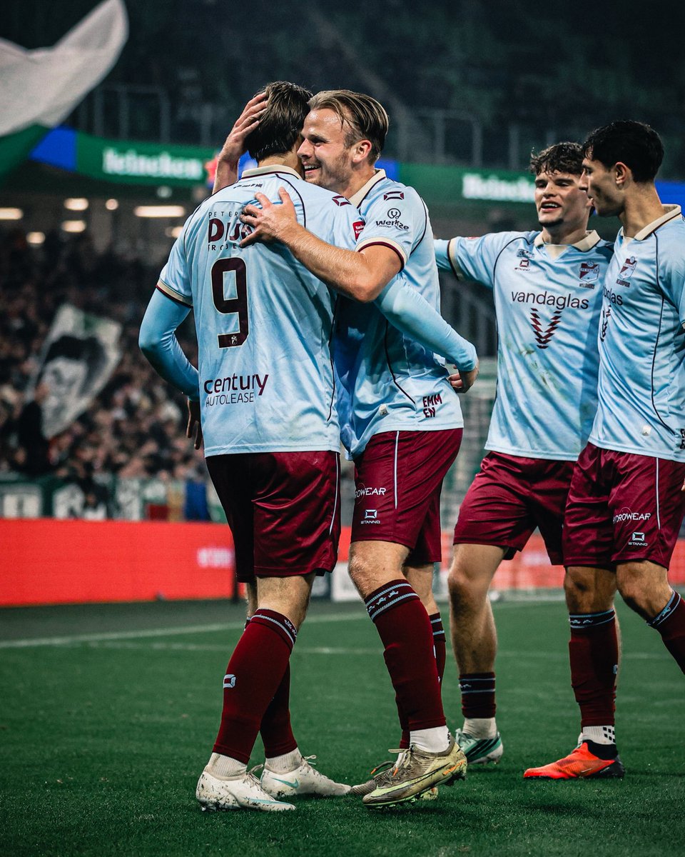FC_Emmen's tweet photo. Wat een ๐ ๐จ๐๐ฅ. Wat een ๐ฆ๐จ๐ฆ๐๐ง๐ญ. Wat hebben we genoten!
Nu door en de ogen op Den Bosch. ๐
#groEMM #HIERHOORIK #HIERKOMIKWEG https://t.co/pLYlofUC8n