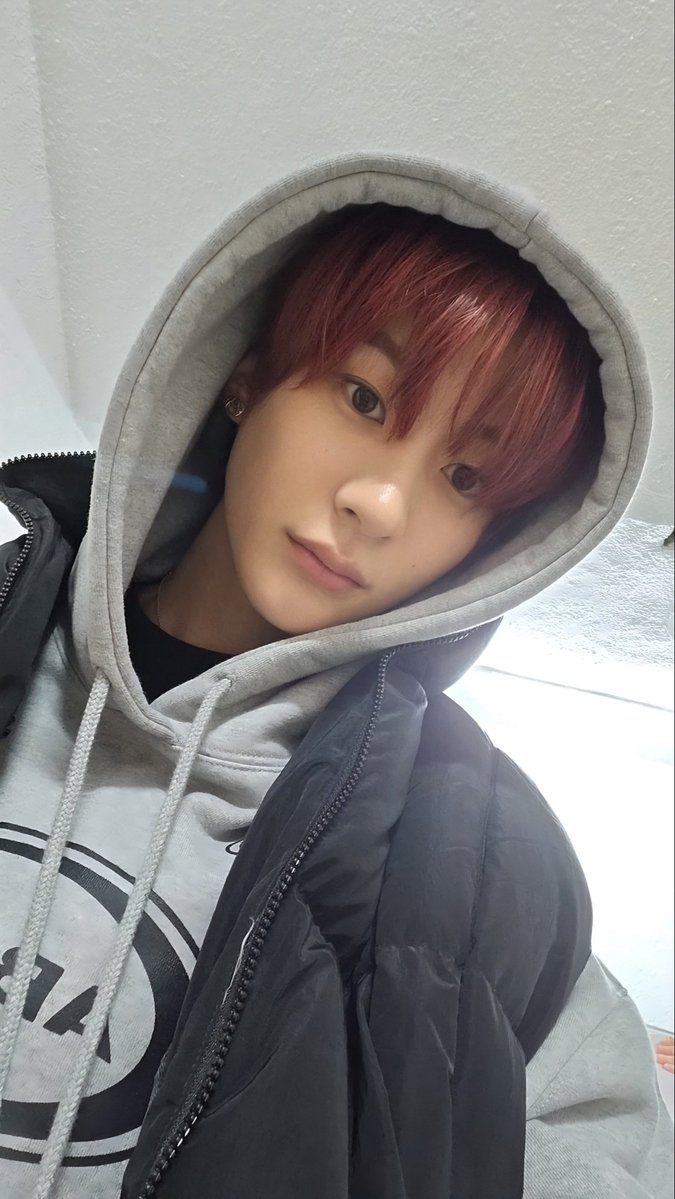 sweetiepieton's tweet photo. 후드 ♡ 앤톤 ㅋㅋ💕💕💕💕 https://t.co/UPQKjq1TfB