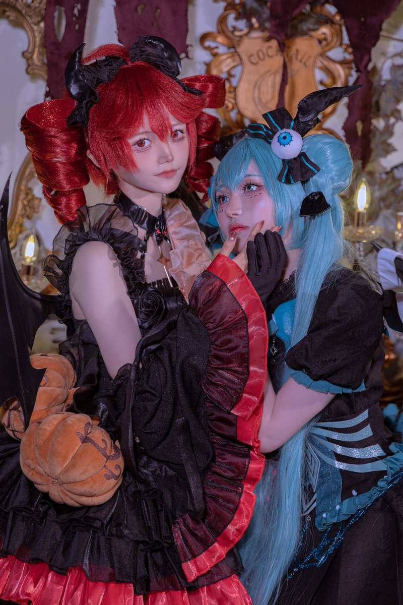 Cos_seon's tweet photo. 🎃Happy Halloween🎃

𝕋𝕣𝕚𝕔𝕜 𝕠𝕣 𝕋𝕣𝕖𝕒𝕥! 🦇🍬

#重音テト #初音ミク 
#halloween #VOCALOID #cosplay https://t.co/PuANPj8NyJ