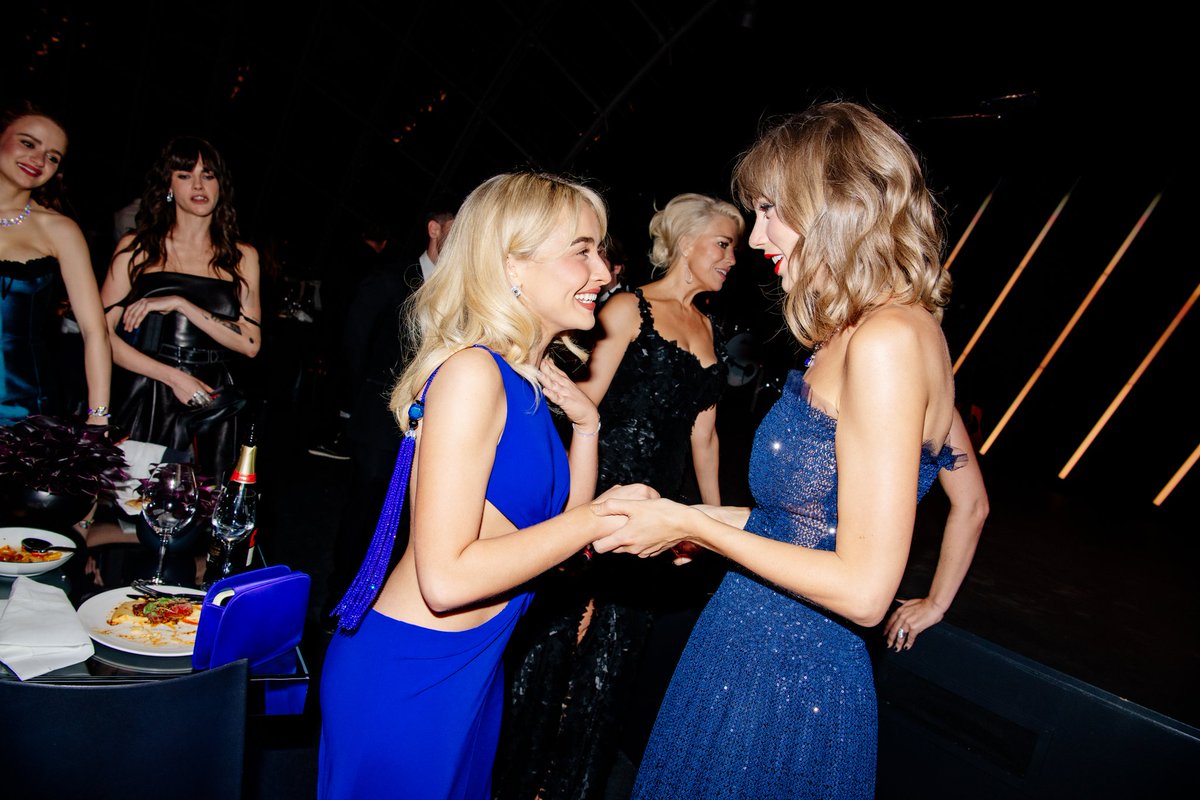 nightcrawler288's tweet photo. The Queens of Sparkle Land. https://t.co/oP0WOzGCoV