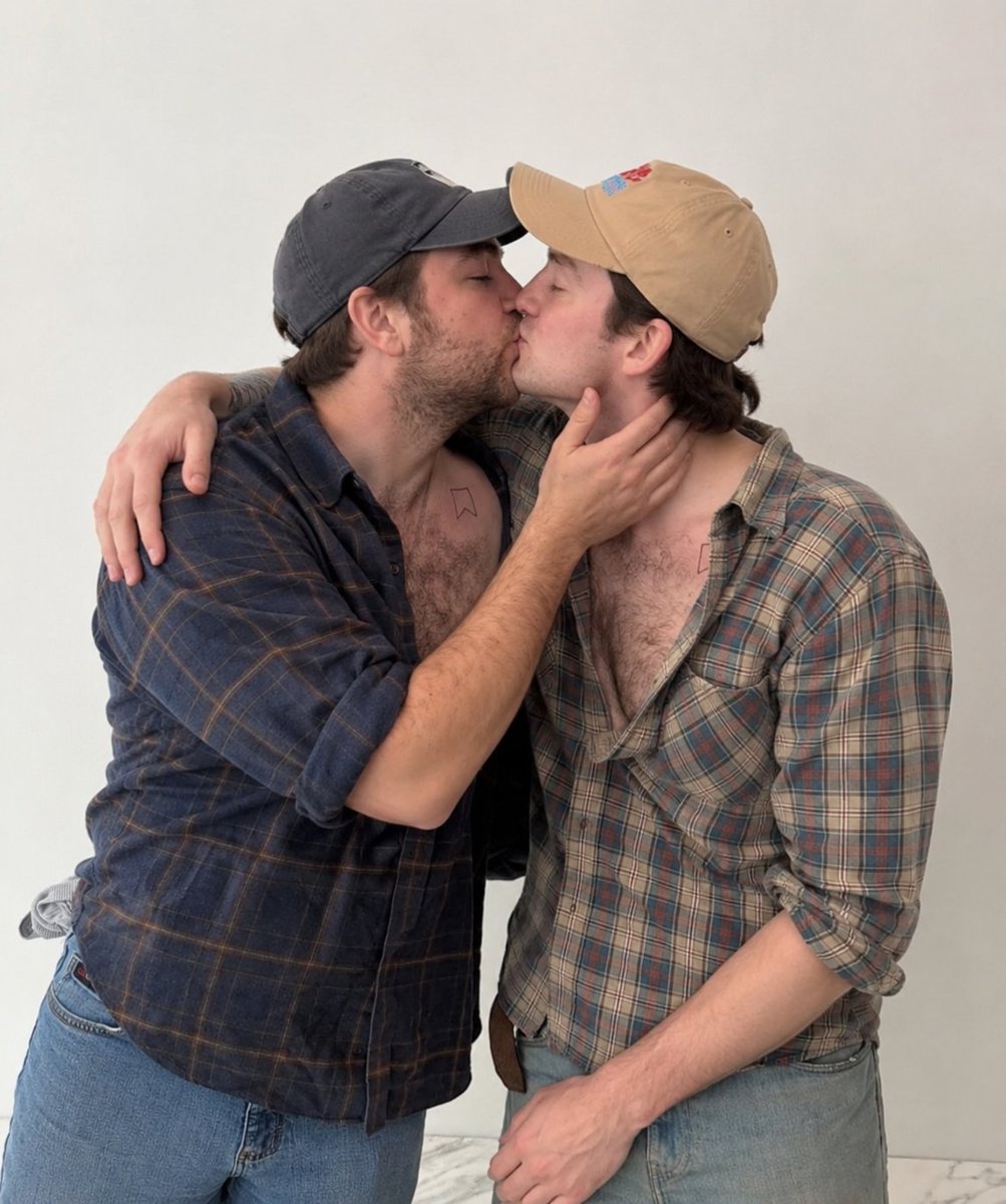 FlashCrave's tweet photo. Kit Connor and Michael Gandolfini show off their matching tattoos and shows a lot more. https://t.co/uMNKrSvkLd