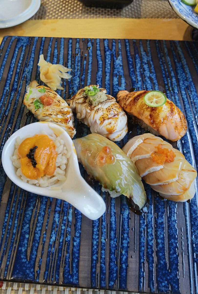 yuko83047576's tweet photo. 今日の食卓に、かわいい菜の花と目を閉じた小さな魚の握り寿司、クローズアップしたおしゃれな盛り合わせを用意しました。 https://t.co/2FkXRPbExn