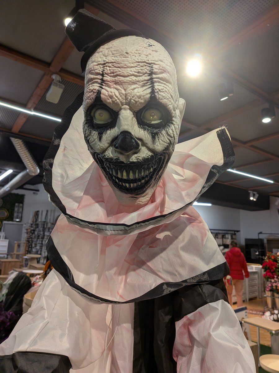 venuskros's tweet photo. #Halloween2026 https://t.co/YTCqqIgFZA