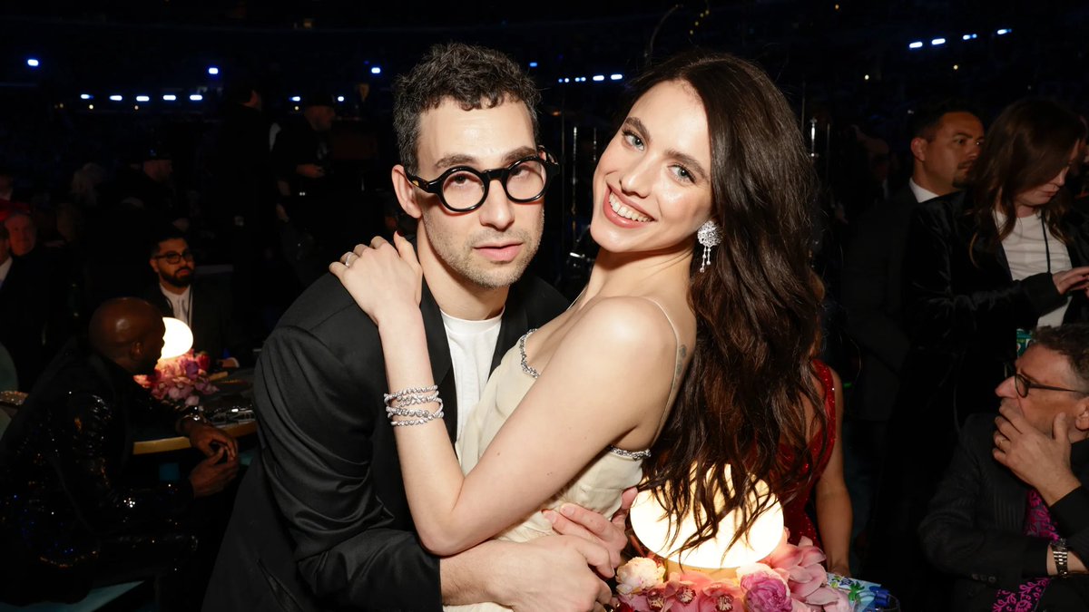 PopCrave's tweet photo. Jack Antonoff and Margaret Qualley have filed for divorce, PEOPLE reports. https://t.co/Watx8L816g
