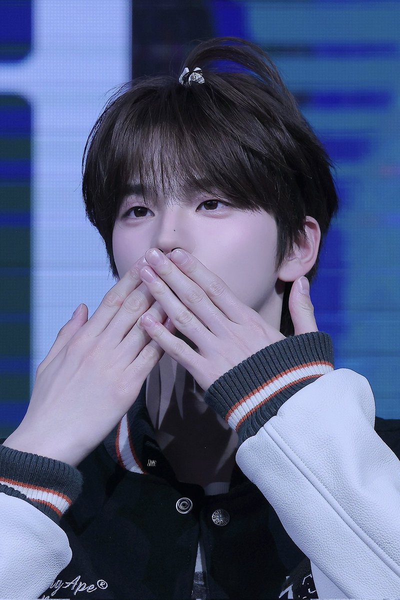 SHINYU__42's tweet photo. 손이 .. ㅅㅂ ㅜ https://t.co/xLK05qSs9c