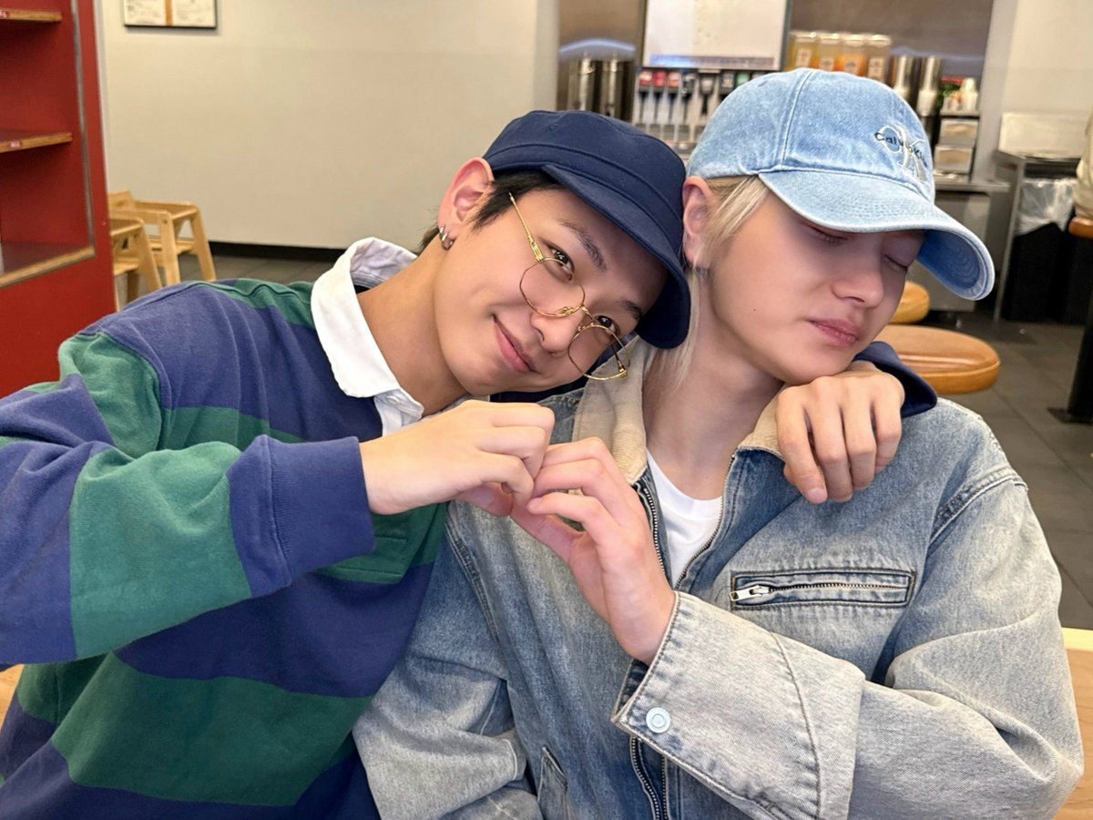 myeongiwa's tweet photo. sungho with his "i'm so done" face 😹😹😹😹 https://t.co/aE51d1J2dS
