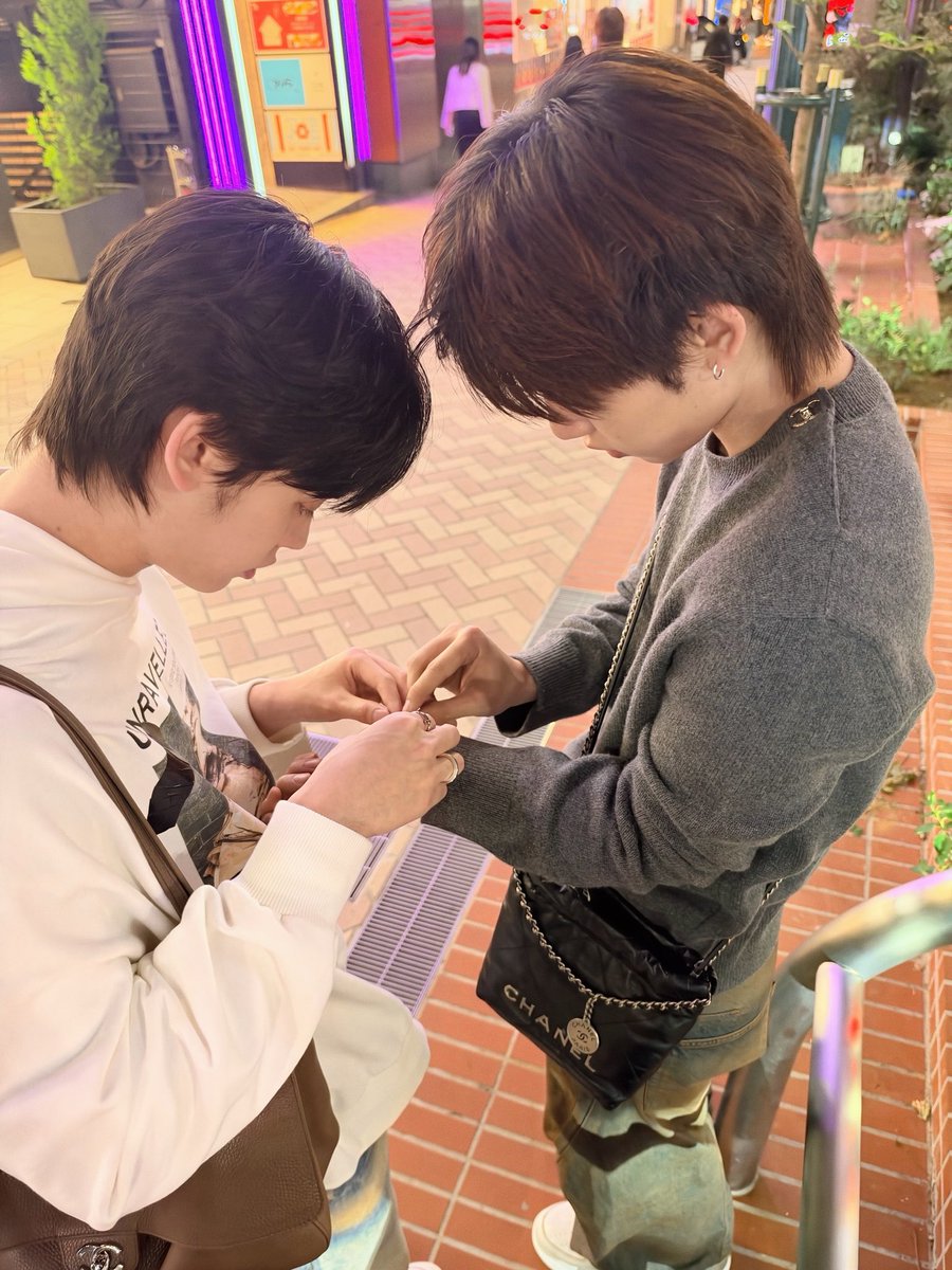 MYsunismyname's tweet photo. ปกิเขาใส่กำไลกันยังไงอ่ะ ลูกเรามีแฟนใส่ให้🥺

#ตี๋ตี๋ป๋อของวาวา https://t.co/PQmsa5E4YE