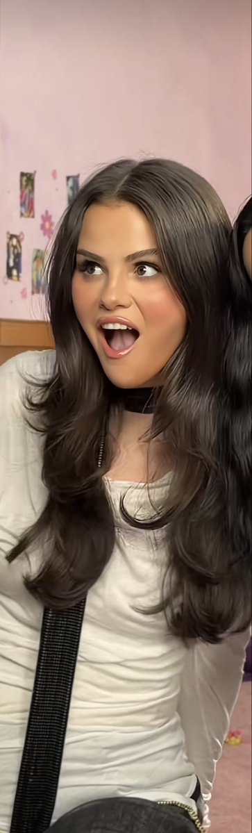 archivesgowmez's tweet photo. literally the prettiest woman alive https://t.co/W5TDad4Weq