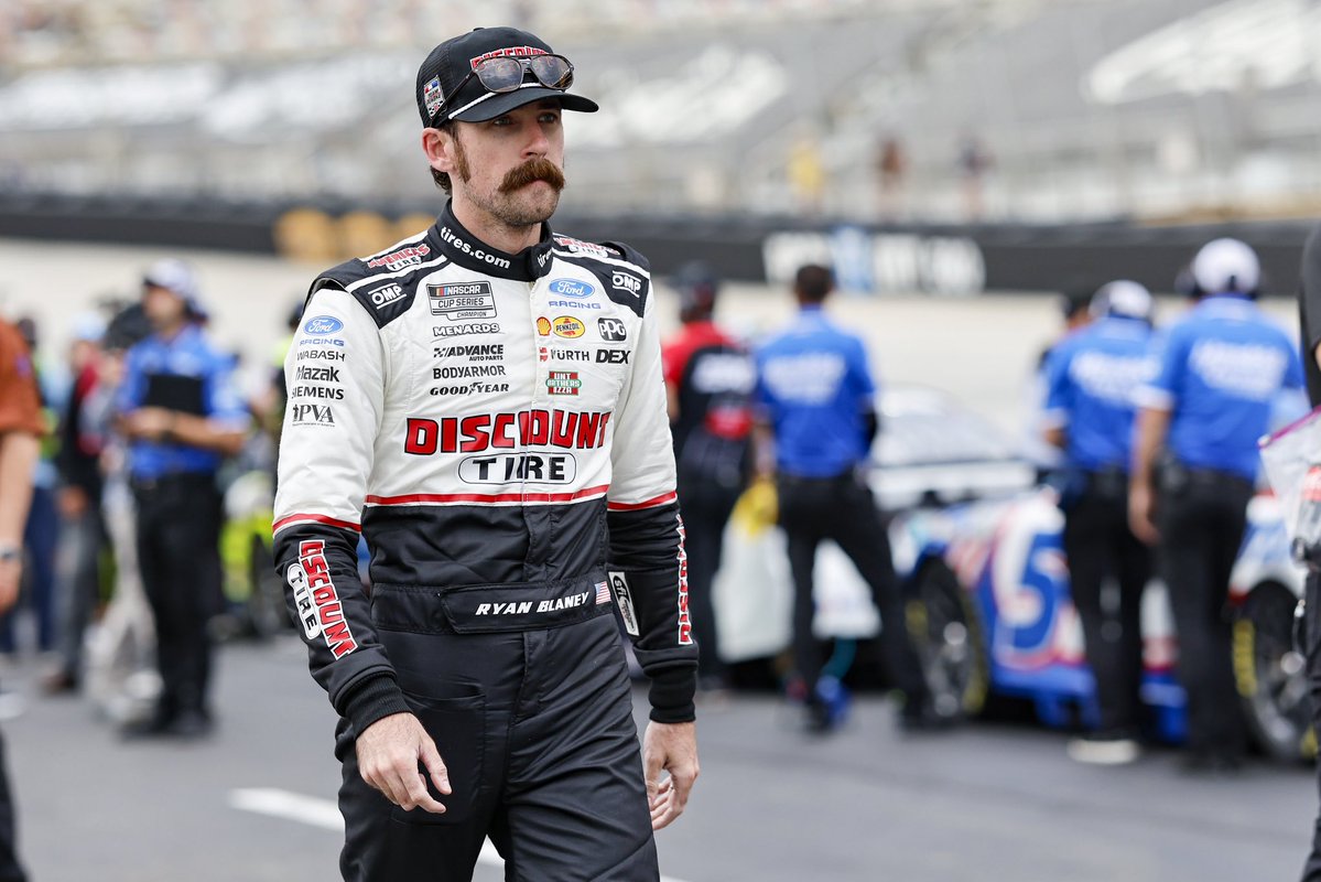 Team_Penske's tweet photo. Start your Halloween with a trip to @DiscountTire to see @Blaney! 

October 31st at 9:30a ET. 

195 Holt Garrison Pkwy
Danville, VA 24540 https://t.co/gRWkVwpFxM