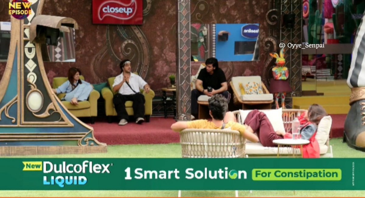 inon_8080's tweet photo. What a great observation by legend Qazi 

Haha 🤣🤣🤣

Ducoflex se sab problems solve.
#QaziTouqeer #BB20 #BiggBoss20 https://t.co/qjNjO8ztFC