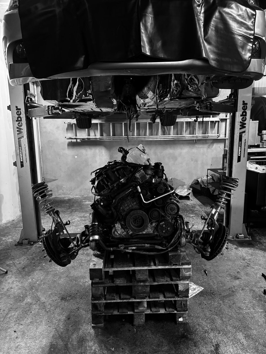 slave2099's tweet photo. Motor des 335i ist wieder drin 🦾👨‍🔧 https://t.co/ve7FQTYrOx