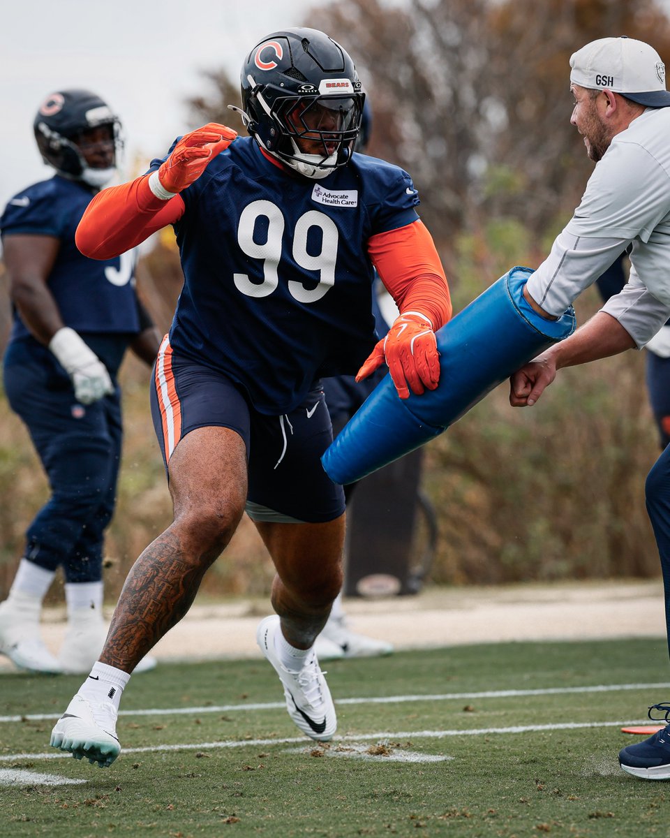 ChicagoBears's tweet photo. Getting right to work 💪 https://t.co/iuu9xTjHS9