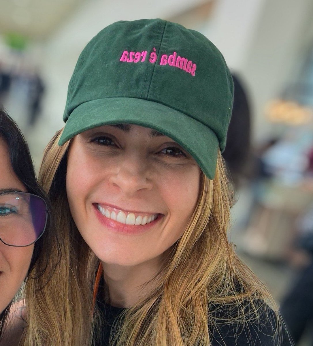 lovrenault's tweet photo. minha princesa de boné gente n tô sabendo lidar te amo ana paula 🥹♥️ https://t.co/k5fIcHZ68Z