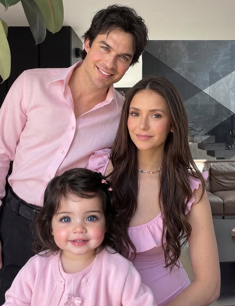 thadobrev's tweet photo. por isso o destino separou os dois não estaríamos preparados para o nascimento da criança mais linda do mundo https://t.co/rKKtjCdHgA