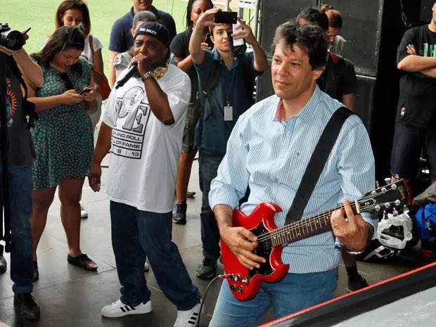 demolovvers's tweet photo. guitarrinha https://t.co/pDaGuWzq7Y