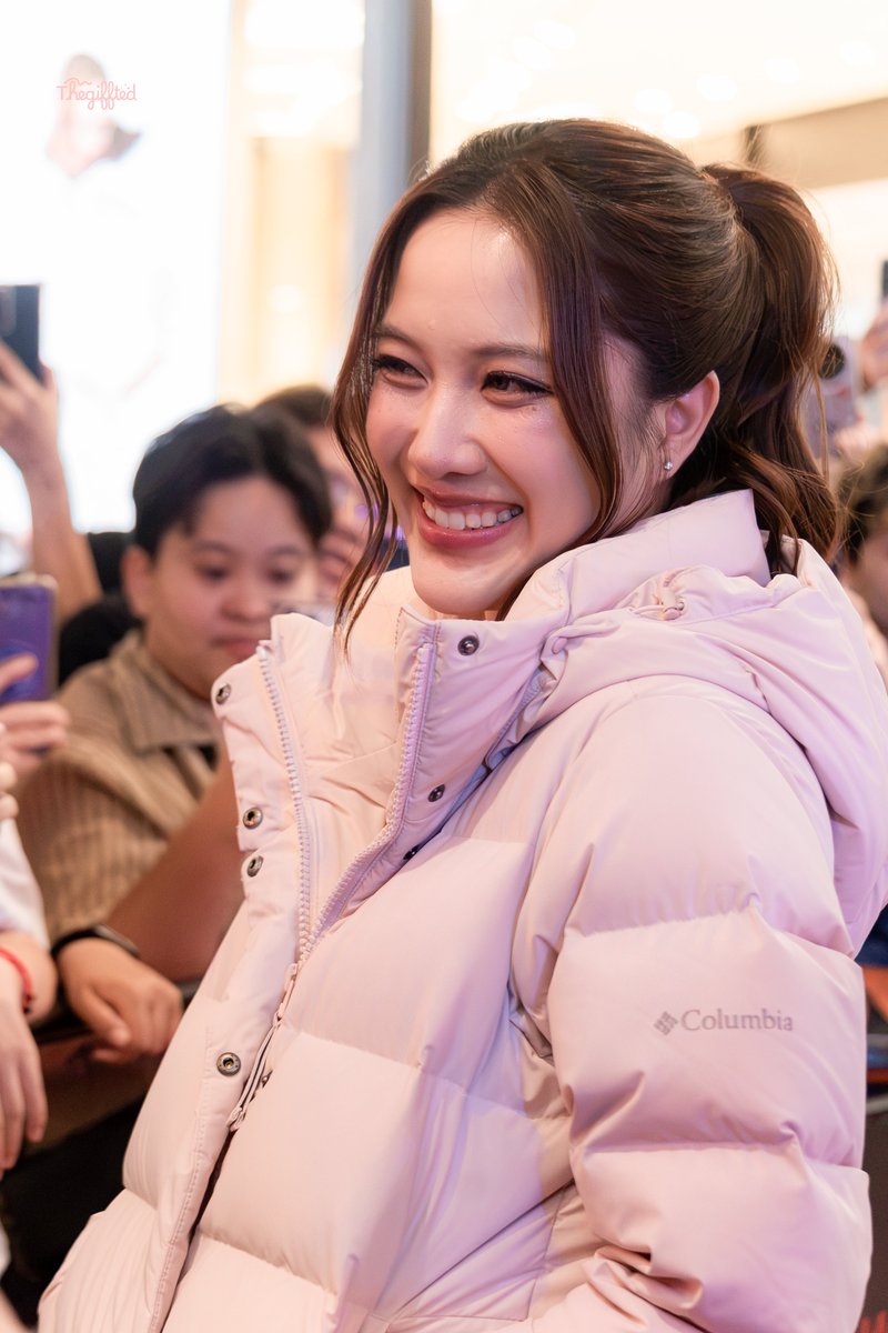 KCNGiffTed's tweet photo. ยิ้มเหงือก ที่รอคอย😆😄🥰

#ColumbiaAMAZE 
#WildlySoft #AMAZECollection 
#PufferJacket #Puffer 
#EngineeredForWhatever 
#srchafreen https://t.co/a6PP0L94O1