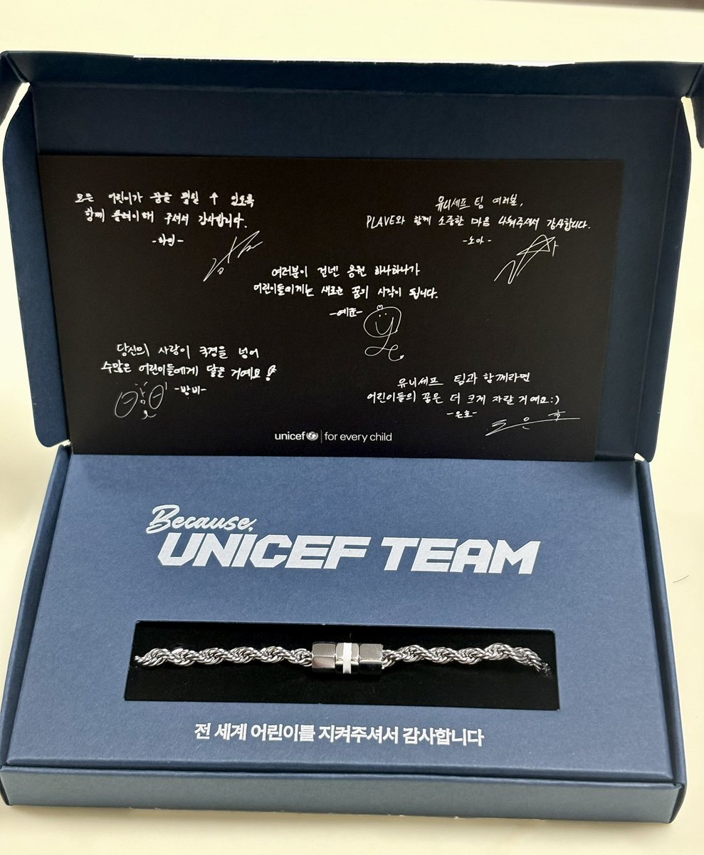 gmanfnd312's tweet photo. 유니세프 팔찌 와땅!! 히히 이뿌다 https://t.co/rf3EfTxvqS