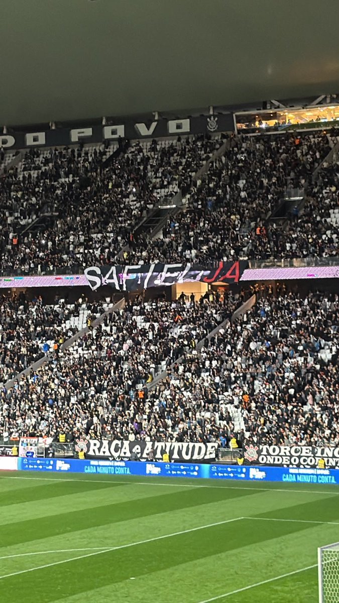 TelecoSCCP's tweet photo. Foram 10 jogos sem vitória.

E hoje ela veio.

Não traz alívio algum, nossa situação ainda é uma merda, vexatória.

Faltam 5 jogos.

5 jogos que serão extremamente difíceis, mas desistir nunca foi uma opção.

Precisamos de mais vitórias. Precisamos ser Corinthians, apesar de tudo.

Vai Corinthians!