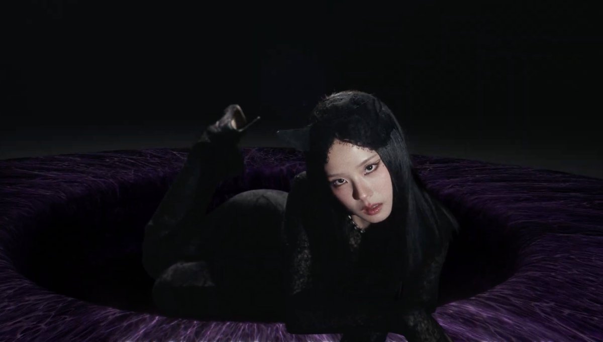 MTV's tweet photo. "Addicted" is an understatement... JISOO's new music video is here!!! https://t.co/nmCK7eRqjY