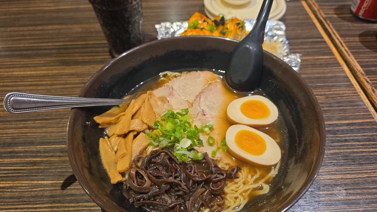 PlushyVT's tweet photo. went into the city for ramen👏🙏 https://t.co/EJNXK9JDVC