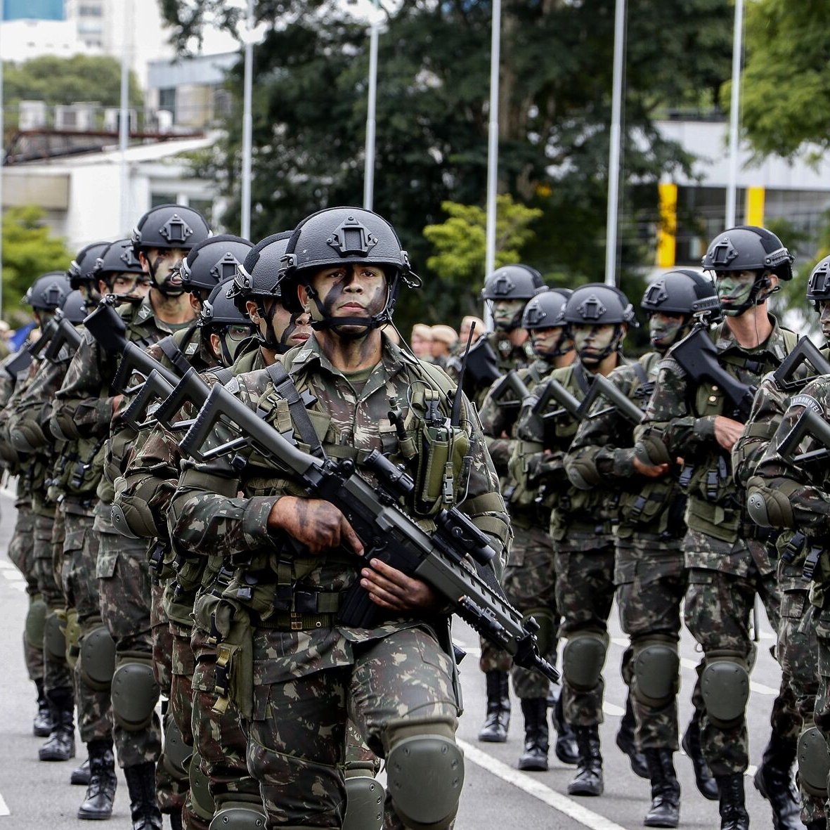 centralreality's tweet photo. Governo Lula corta R$ 226 milhões em verbas militares e destina os recursos para o BPC e para a assistência farmacêutica do SUS. https://t.co/hmyCKfuwon