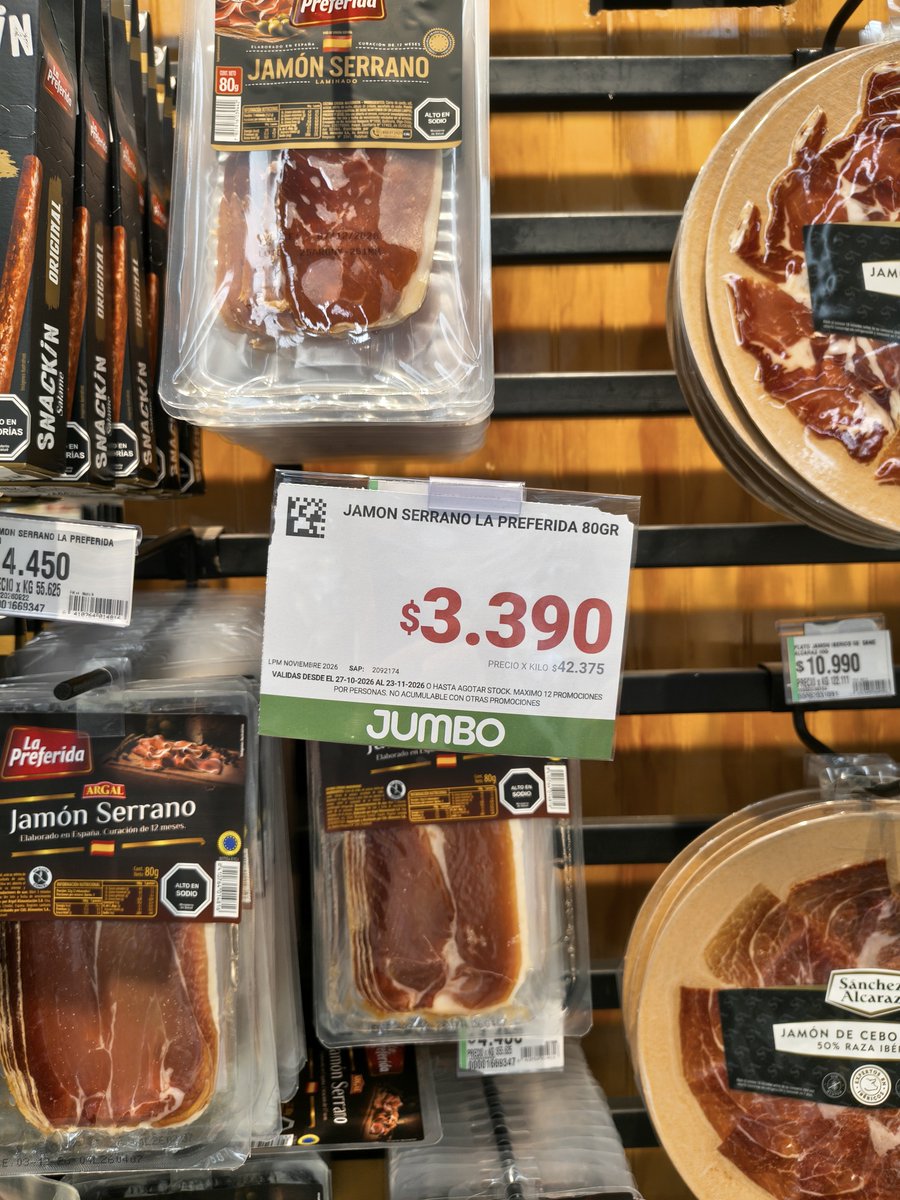 jorgecondezan's tweet photo. Para variar.
#Jumbo publica ofertas pero en caja intenta cobrar el precio normal.
La supervisora me dice que esos precios son para clientes PRIME...
Finalmente me dicen que me van a respetar el precio (un favor x lo visto).

Lamentablemente es la práctica habitual y por esa razón a cada oferta que compró siempre le saco una foto.

Ojalá algún político proponga una ley de verdad y pudiéramos recurrir a @sernac para que terminen con estas malas y feas prácticas. @CencosudChile