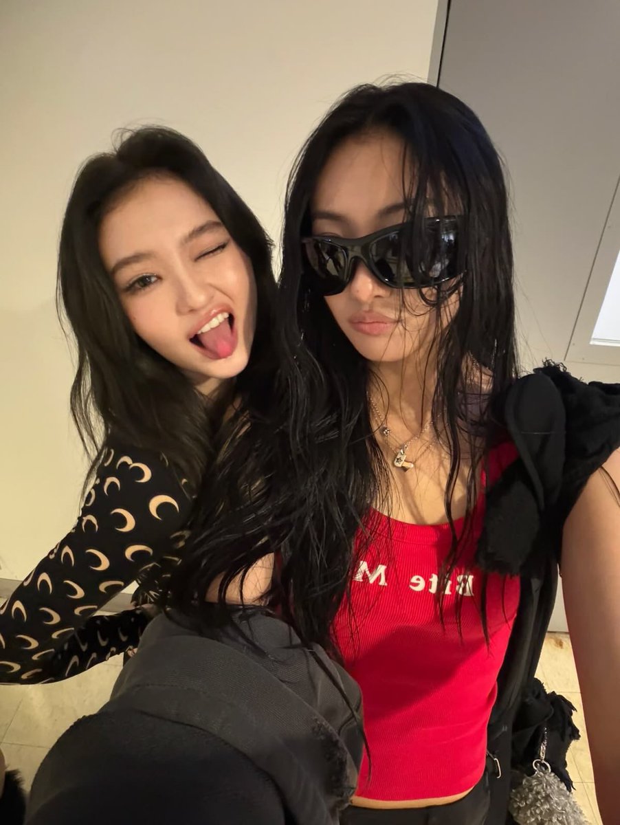 pommegalla's tweet photo. coolest duo 👯🏻‍♀️ https://t.co/ODzpLdLSVR