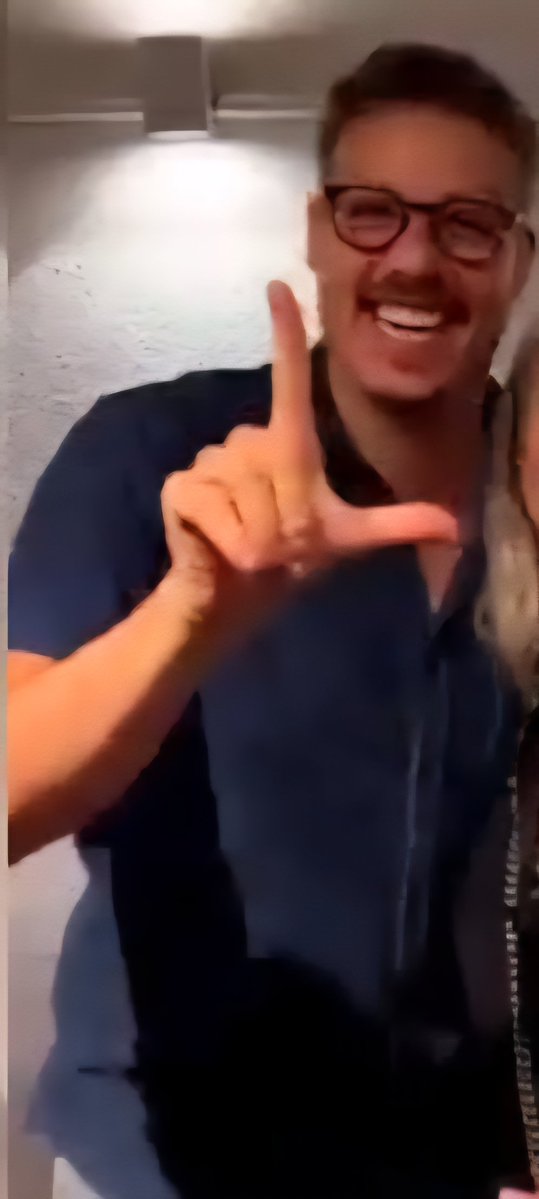 slpgzap's tweet photo. Ola @Keetaglobal_ksa, tudo bem? 🥰🥰🥰
Gostamos muito dos seus serviços de entrega de comida, mas tem uma coisa que nao é legal, sabe o que é? Contratar garotos (ou seria garote) propaganda que apoia a censura. Vamos rever o contrato do Fabio?
#SleepingZAPBrasil https://t.co/kxg3i2CgfE