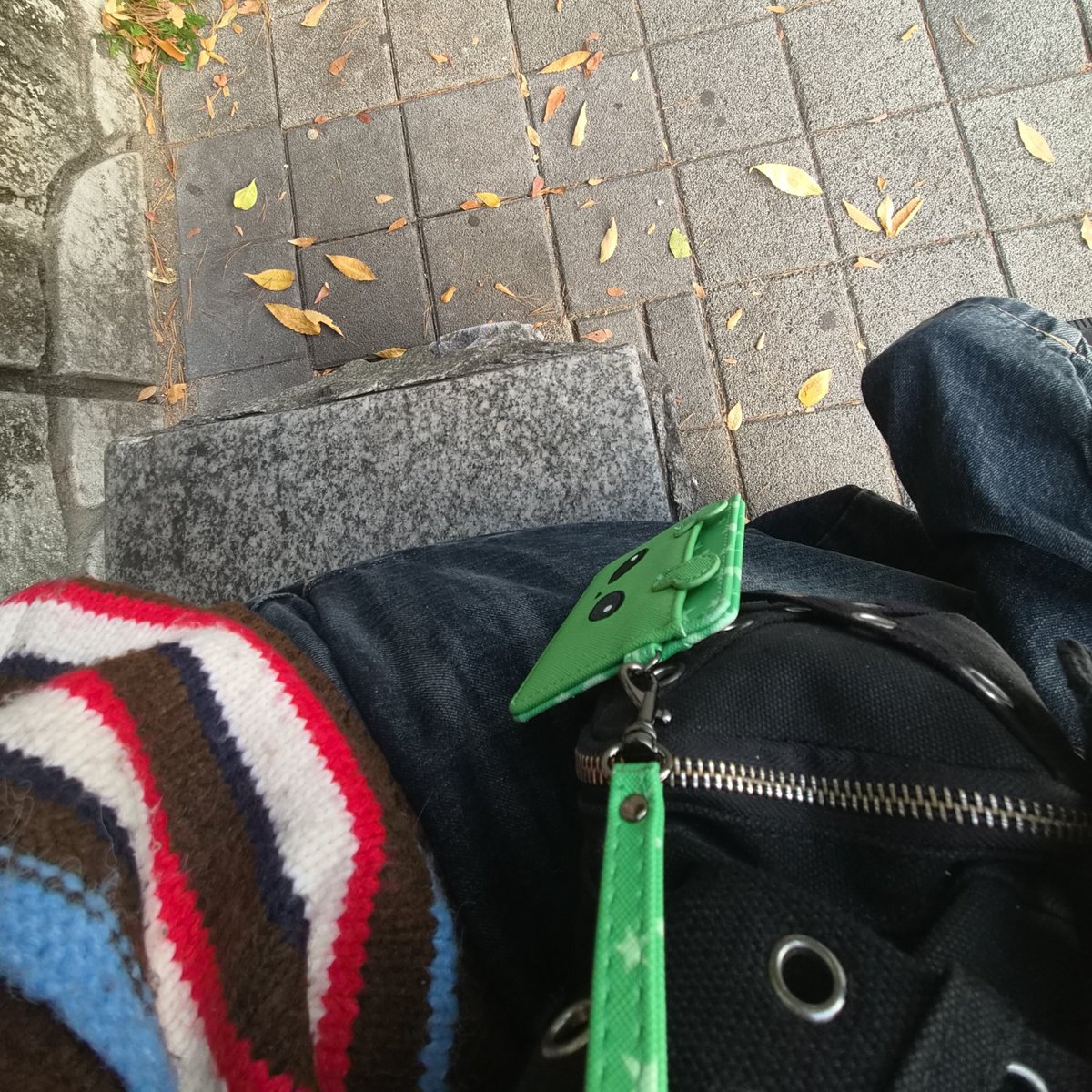 firstrunfuxk's tweet photo. 돌이라 그런지 존나게 차가움 나도 이제 강철 빵댕이 소유자가 된 느낌 https://t.co/U9PE72Jowq