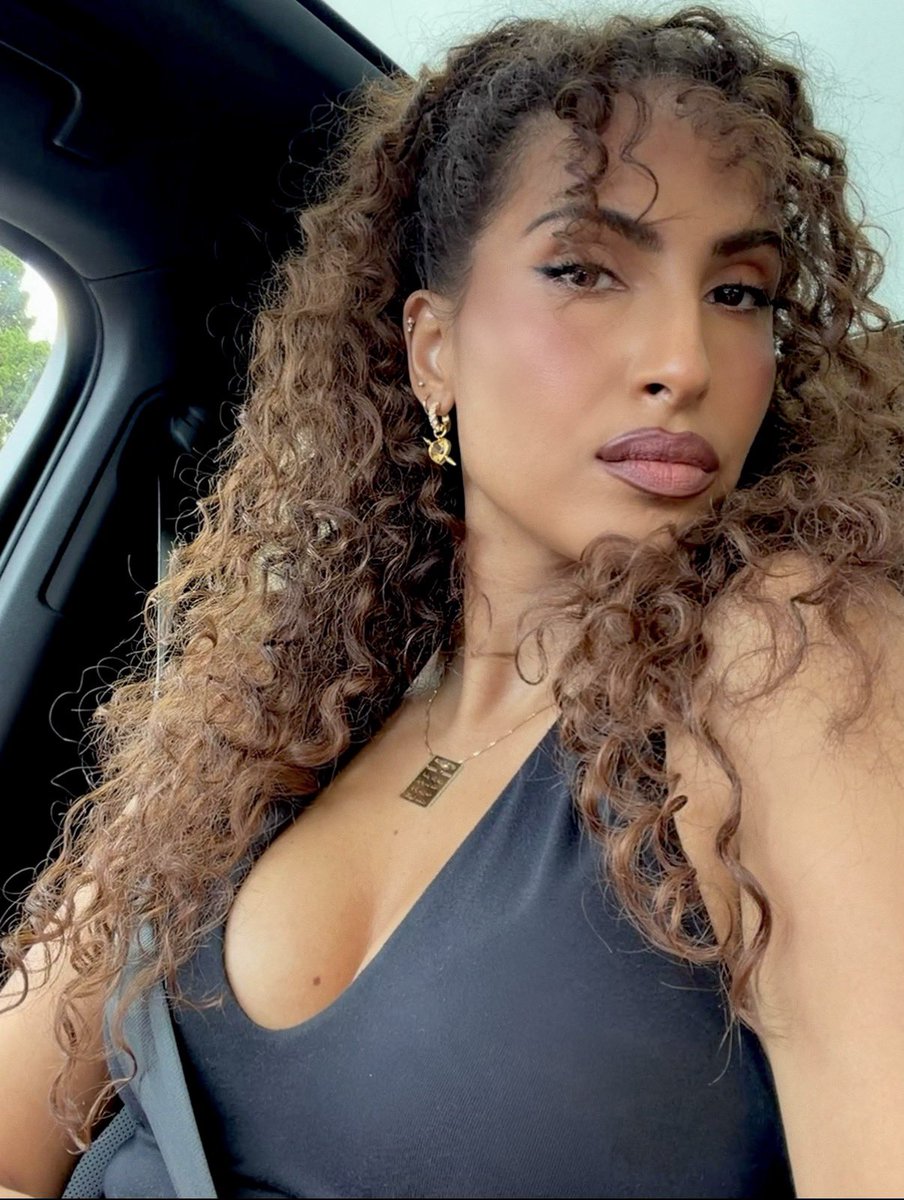 snohaalegra's tweet photo. What’s your fave song so far? 
Album out in 14 dayssss 🤍 https://t.co/dgCBh8EUUE