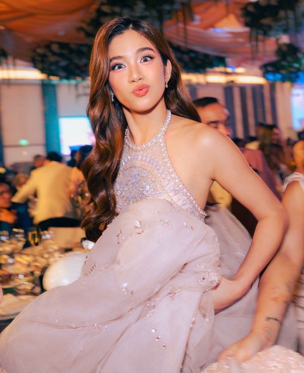 ultmaraiah's tweet photo. Good morning kay Aiah Arceta, PPop’s Visual of the Year! Remember thy face. Dyosa. Obra maestra. 🙇🏻‍♀️ https://t.co/qBo7T4BgAG