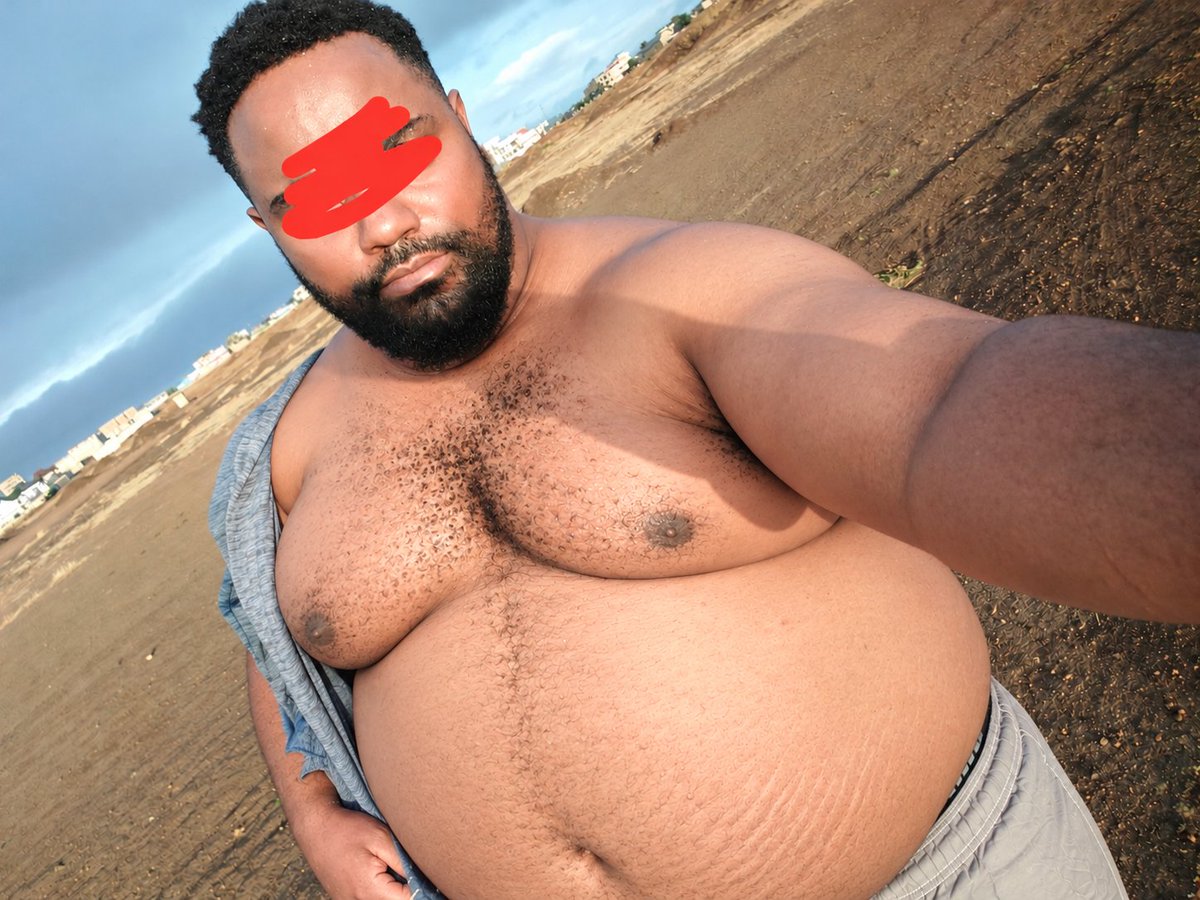 Gitz__'s tweet photo. Back Manyu wameniambia niwawekee the real photo https://t.co/CDoCMDXqN3