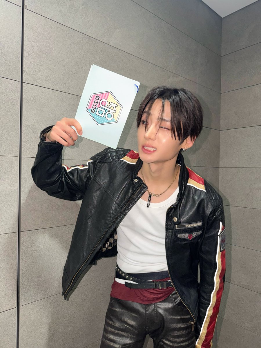 mniiowon's tweet photo. # FOR LEO, SANGWON, AND WONHEE our triple lee🥺🫳🏻💗

MUSIC CORE WITH SANGWON
#MCSangwonOnMusicCore #토요일엔_상원이와_음악중심으로

SPECIAL MC LEO ON MUSIC CORE
#SpecialMCLEOxMusicCore
#리오_음악중심스페셜MC
 #TripleLEE_on_MUCORE https://t.co/24SKma7p2P