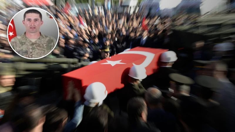 umitozdag's tweet photo. Milli Savunma Bakanlığı aşağıdaki açıklamayı yapmış: "7'nci Hudut Tugay Komutanlığı Yüksekova Hakkari bölgesinde 31 Ekim'de bir hudut geçiş olayına müdahale sırasında açılan ateşle yaralanan silah arkadaşımız Piyade Sözleşmeli Er Yusuf Sait Ünlü, helikopterle kaldırıldığı Hakkari Devlet Hastanesi'nde yapılan tüm müdahalelere rağmen kurtarılamayarak şehit olmuştur.” 

Hududu kim geçmek istedi acaba?
Hududu geçmek isteyenleri durdurmak isteyen askerlerimize kim ateş açtı. İrlanda Kurtuluş Ordusu mu? Yoksa Bolivya Halk Kurtuluş Cephesi mi? “Masum” sınır ticareti yapmak isteyen kaçakçılar mı? Yoksa PKK mi? 
Askerimizi kim şehit etti? @zaferpartisi