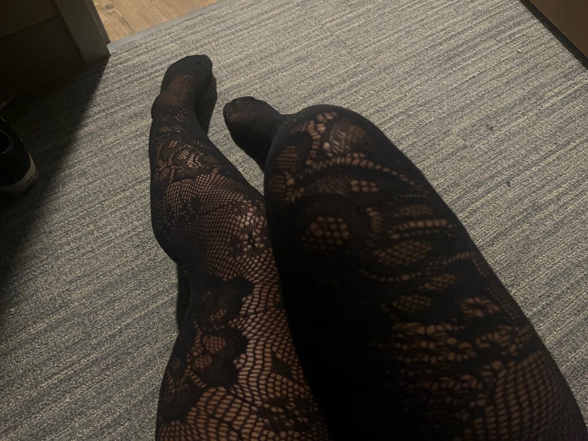 Fallenafterhour's tweet photo. fishnets <3 https://t.co/qqBtcbhhft