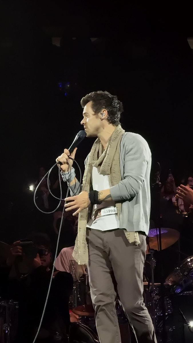 HSSVideos's tweet photo. 🪩 || ¡Harry disfrazado de sí mismo en su audición para “The X Factor” esta noche en Nueva York! 

©️ occasionaldsco https://t.co/DK92RT6mgl