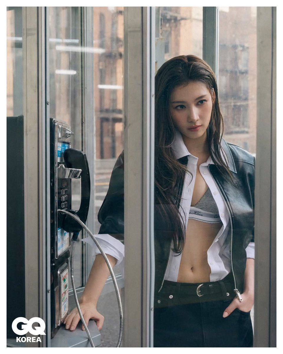 miisharonn's tweet photo. ซานะกับ Calvin Klein มันรุนแรงกับใจชั้นมากละเกิน... โคตรเก๊กโคตรกึง ทุกคนเรียกรถพยายาลให้ชั้นด้วยนะ 😭 https://t.co/XEe9dm1BBH