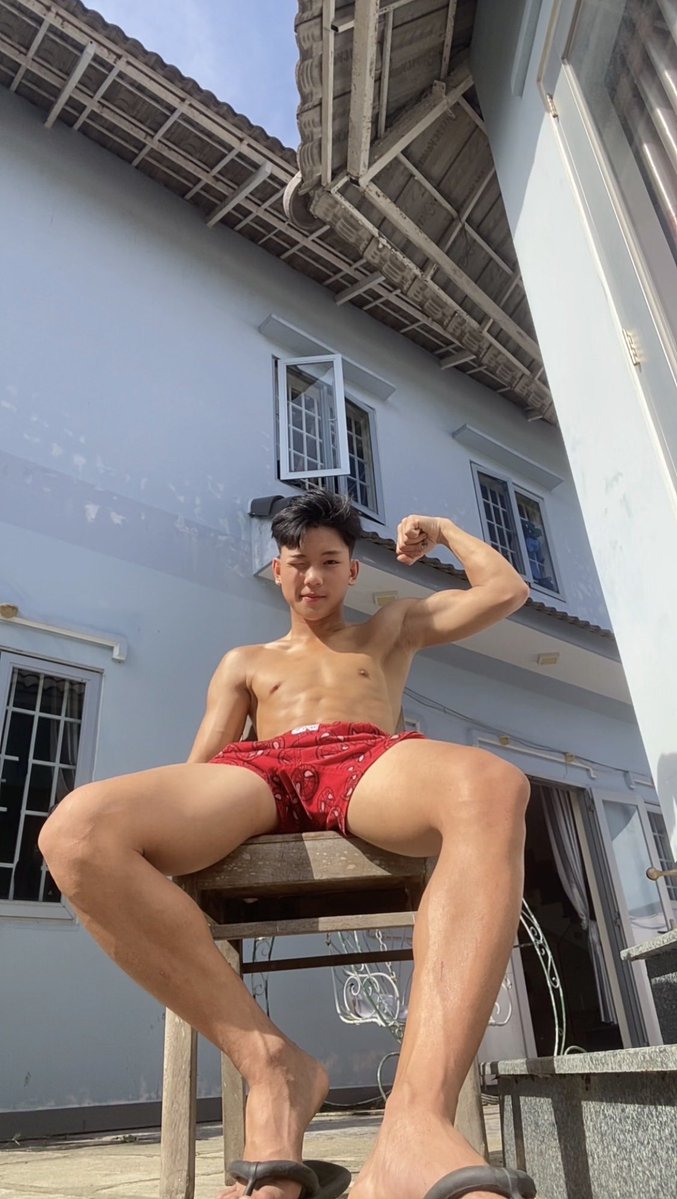 Meow0oi's tweet photo. Mới tải x ko biết gì mong mọi người chia sẻ cho tớ với 🤣 https://t.co/PV2jxVnoeg
