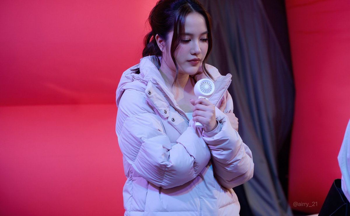 JISOOFOREVER7's tweet photo. ร้อนๆ หนาวๆ 55

#ColumbiaAMAZE
#WildlySoft #AMAZECollection
#PufferJacket #Puffer
#EngineeredForWhatever
#srchafreen https://t.co/bR4b0tGLae