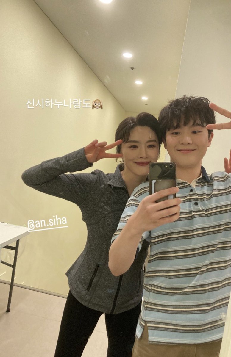 liims2s2's tweet photo. ㅠㅠ가짜가족................
가지마........
근데 규햄이너무너무 이뿌다 https://t.co/j5J8iuZYtY