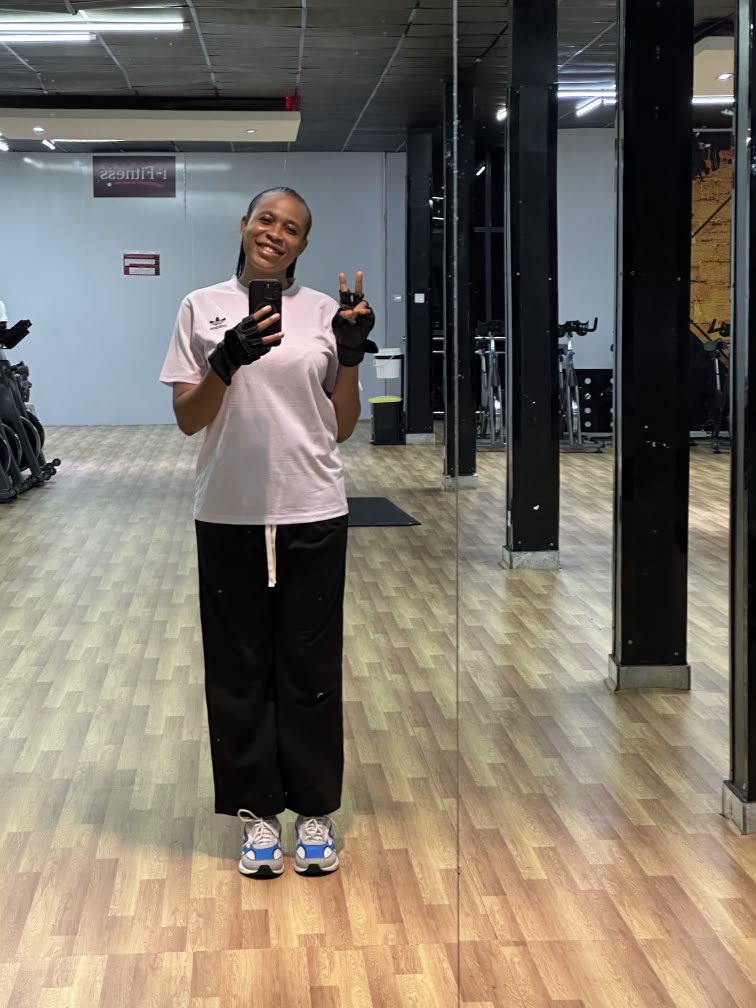 ultimateRiley's tweet photo. Some of you nothing concern you concern gym lol 
qüot3 with your photo in the gyme if you have any https://t.co/Aa4pcj081y