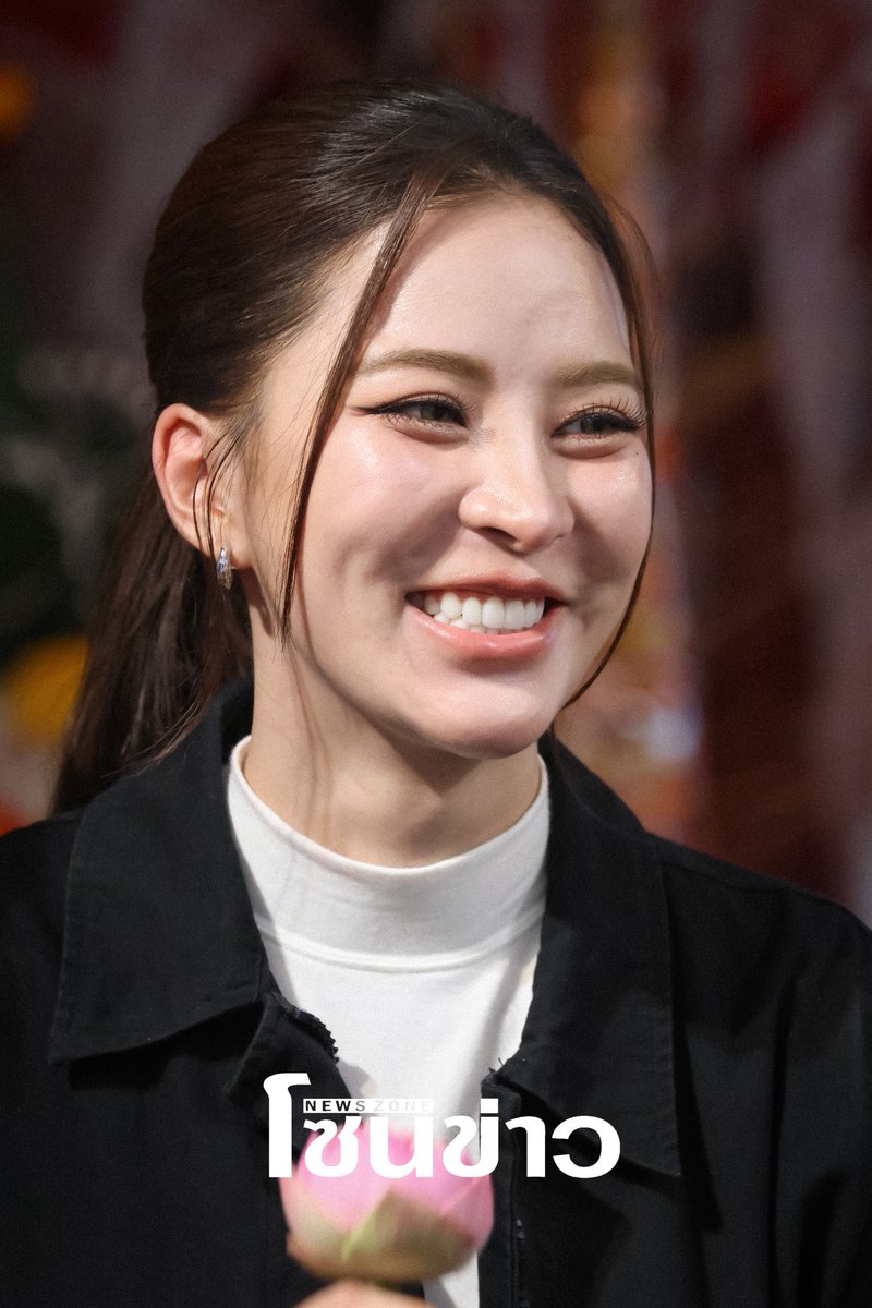 newszonelist's tweet photo. มาพับดอกบัวหรือมาพับหัวใจแฟนคลับ😅 สวยขลังสะกดสยาม! “ปุยนุ่น - บิ๊นท์” เสกมนตร์เสน่ห์ เคมีดีงามแบบ 10/10 ไม่หัก🪷✨

#Puinoonwrsr #bintsireethorn
#SiamCenterxPuinoonBint https://t.co/0IjZhvdZ2E