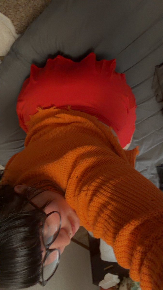 SnowBunny704's tweet photo. Come watch Velma do all the dirty things you can imagine Halloween night at 11 moutian time ✨🌶️🙈 Snowbynny704 🌶️🌶️ https://t.co/hhK87MHIgQ