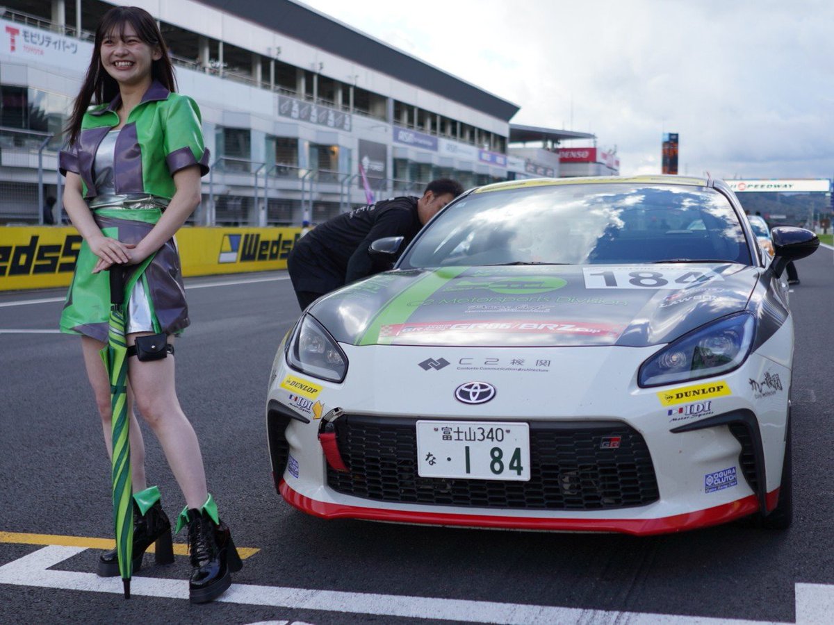 n_b_t_m_'s tweet photo. レースアンバサダーと撮影会〜！

#C2機関自動車部 https://t.co/yyqMMbJGo6