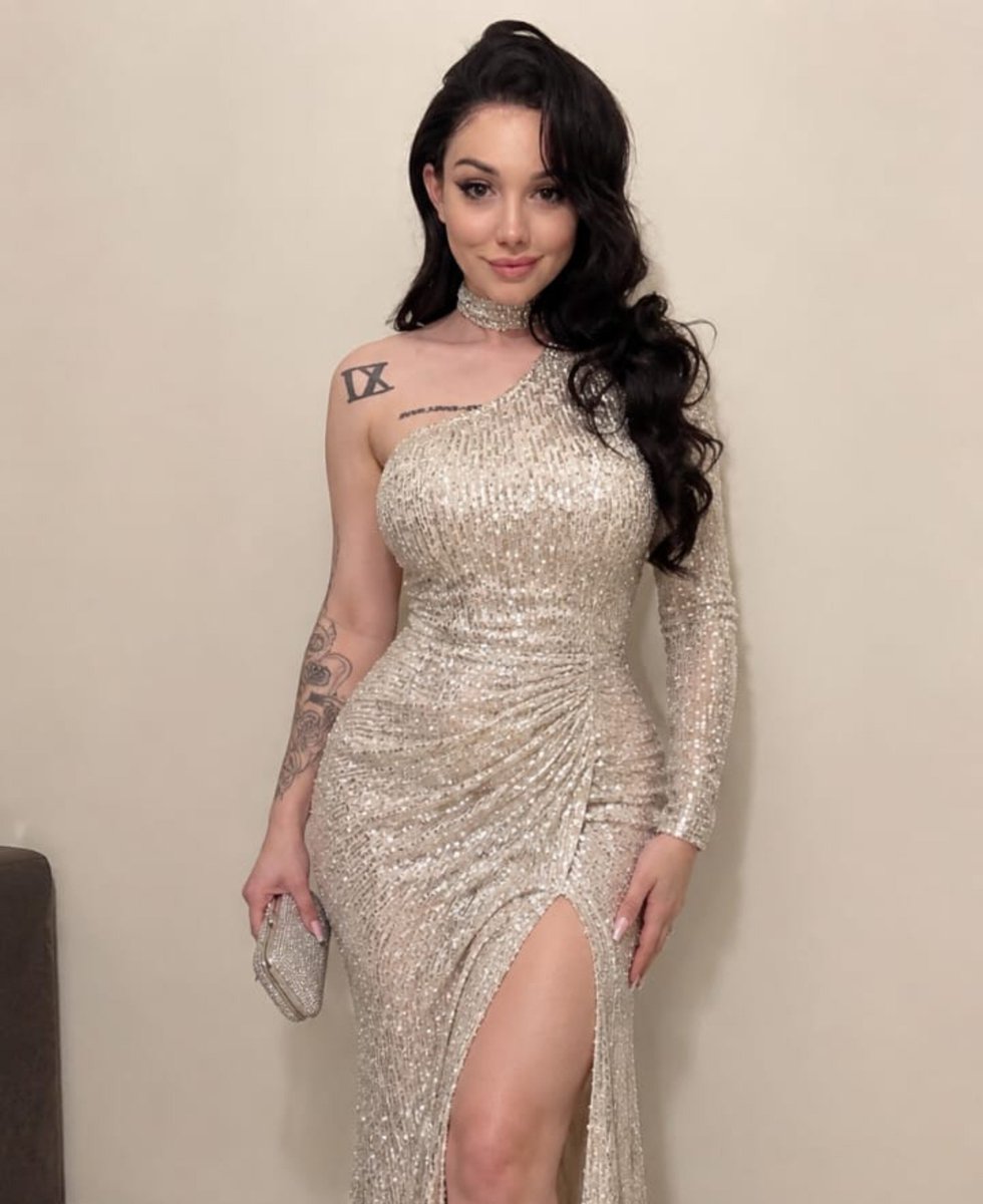 KyleJenna8c's tweet photo. 🥰 “Looking for a mature man who values peace, affection, honesty, and building a beautiful future together.” https://t.co/DQndRxlcZT https://t.co/1O1R0iyIwQ