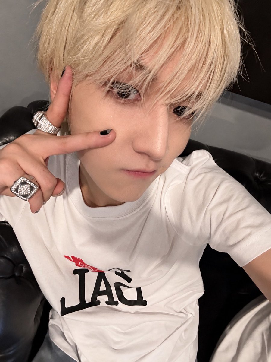 sosohan_luv's tweet photo. 공연 마쳤다고 셀카 보내주는 링링이 https://t.co/2s7qabZGfl