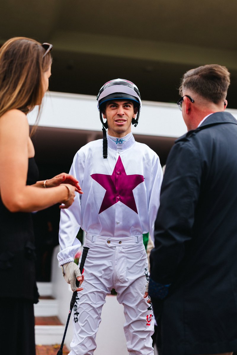 FlemingtonVRC's tweet photo. Game faces on 🏇 

#derbyday https://t.co/rg6mUB2Wgf