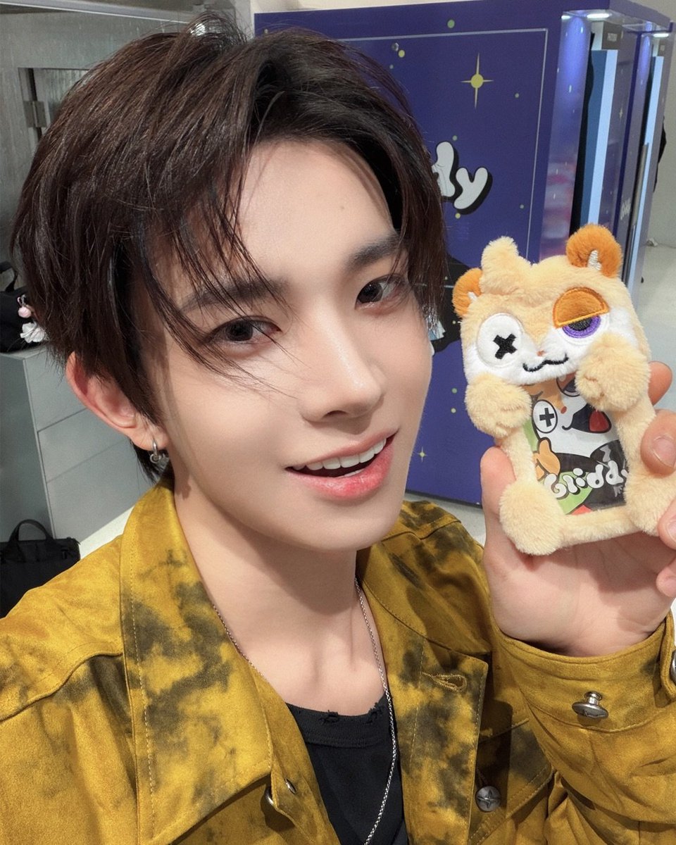 heeseungcokr's tweet photo. K-EVERs calling Heeseung as 글버지 (Geulbeoji/Gli’s father) 🥹🥹🥹 https://t.co/DXH6eRvHux